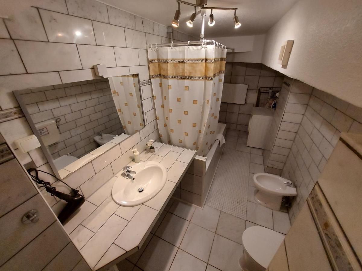 Basement Apartment Cologne Exterior photo